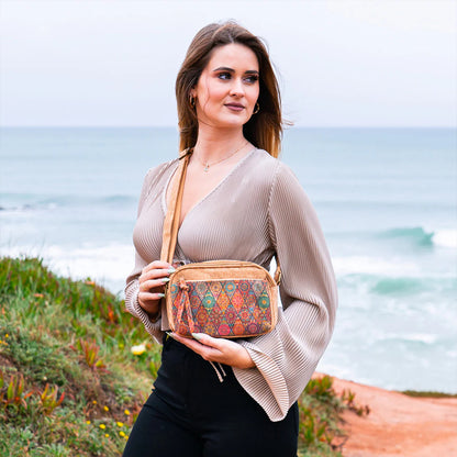 DeCarbonize Damen Crossbody Handtasche aus Kork Clutch mit Riemen Vegan Leder Nachhaltig