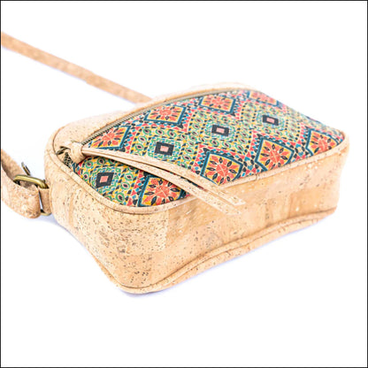 DeCarbonize Damen Crossbody Handtasche aus Kork Clutch mit Riemen Vegan Leder Nachhaltig